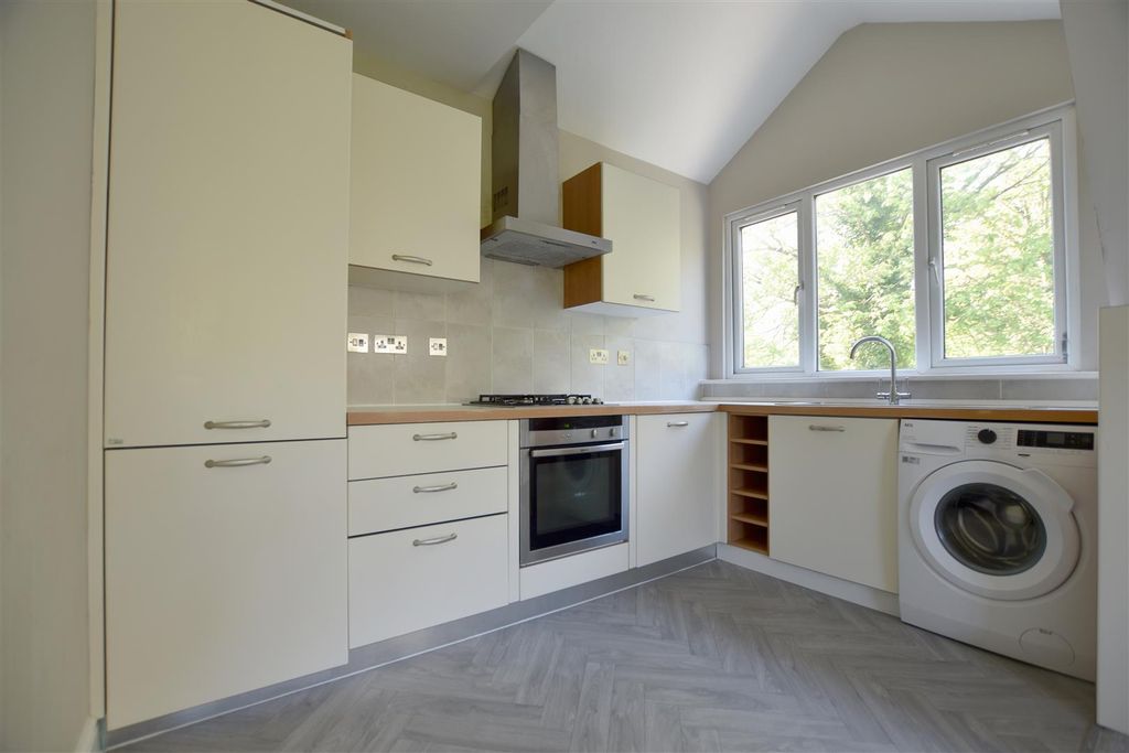 Property photo 3 of 9 Kitchen.Jpg