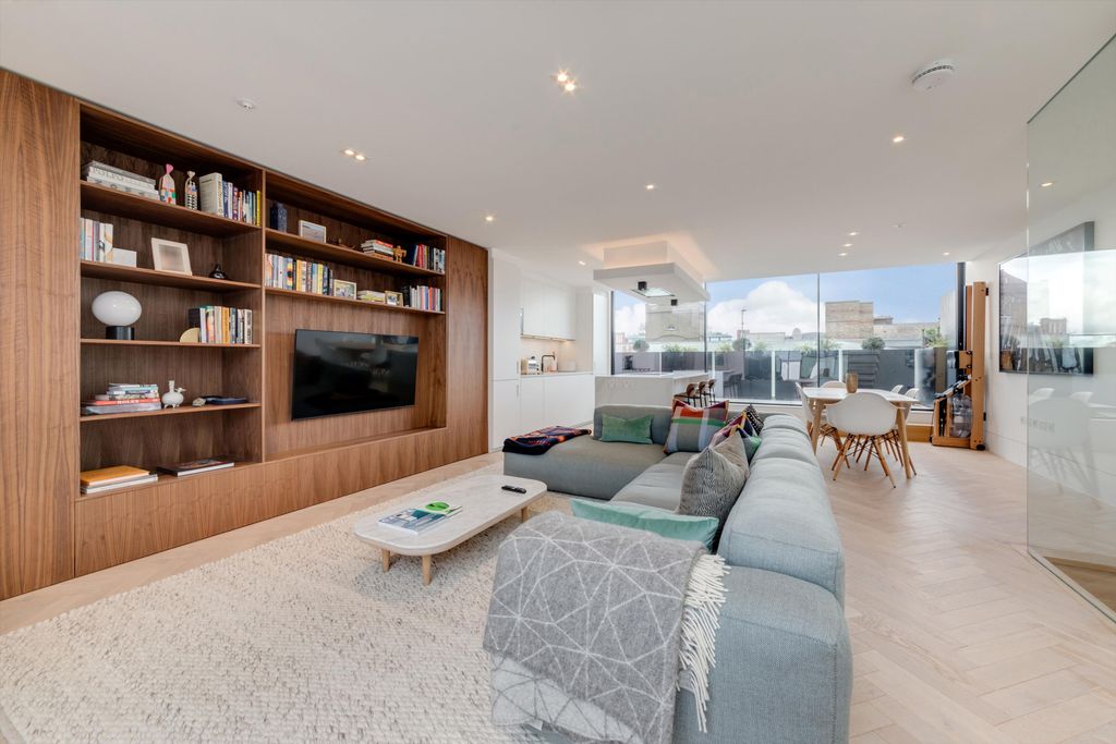 Property photo 1 of 11 Image