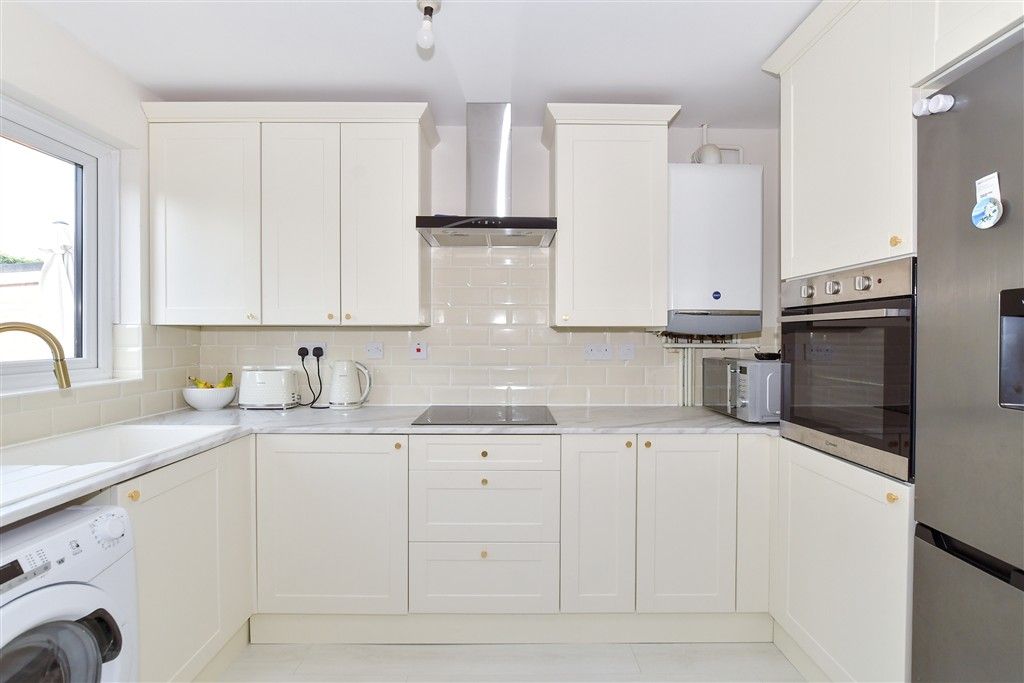 Property photo 1 of 10 Kitchen