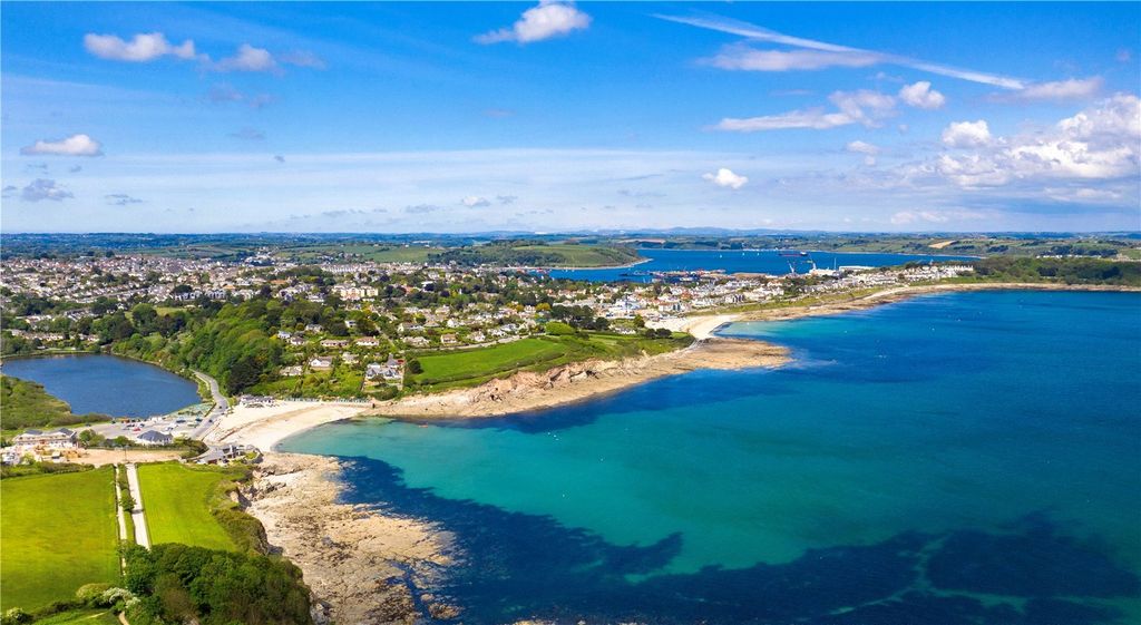 Property photo 3 of 15 Falmouth