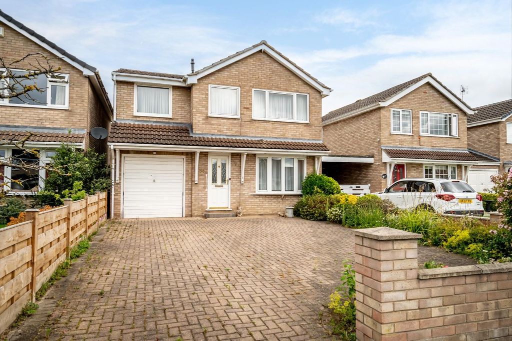 Property photo 1 of 18 Oaktree Lane-17.Jpg