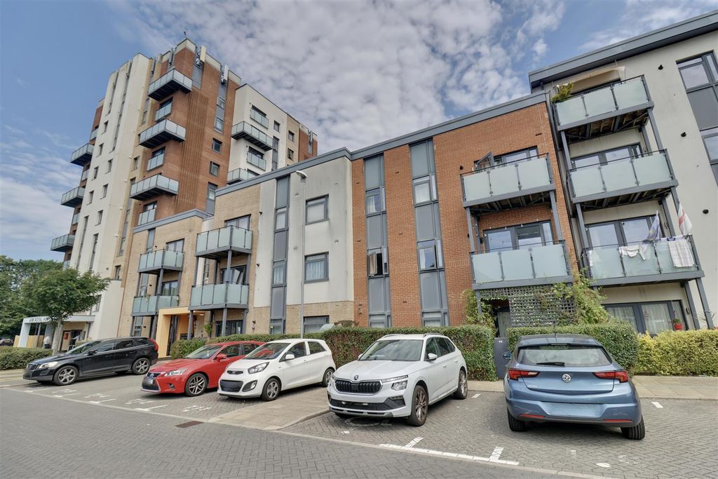 Property photo 1 of 10 F92B9869-352A-423E-9443-210Fe7Afc6A3_1_201_A.Jpeg
