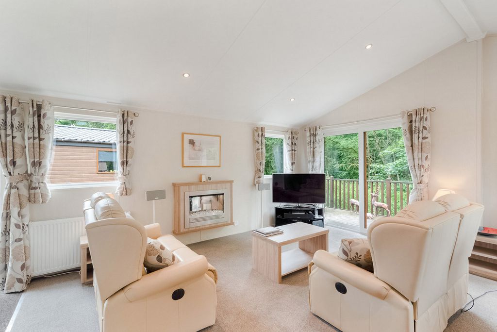 Property photo 2 of 35