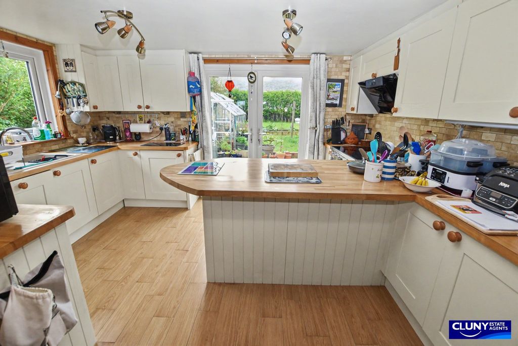 Property photo 2 of 25