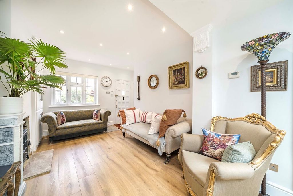 Property photo 3 of 23