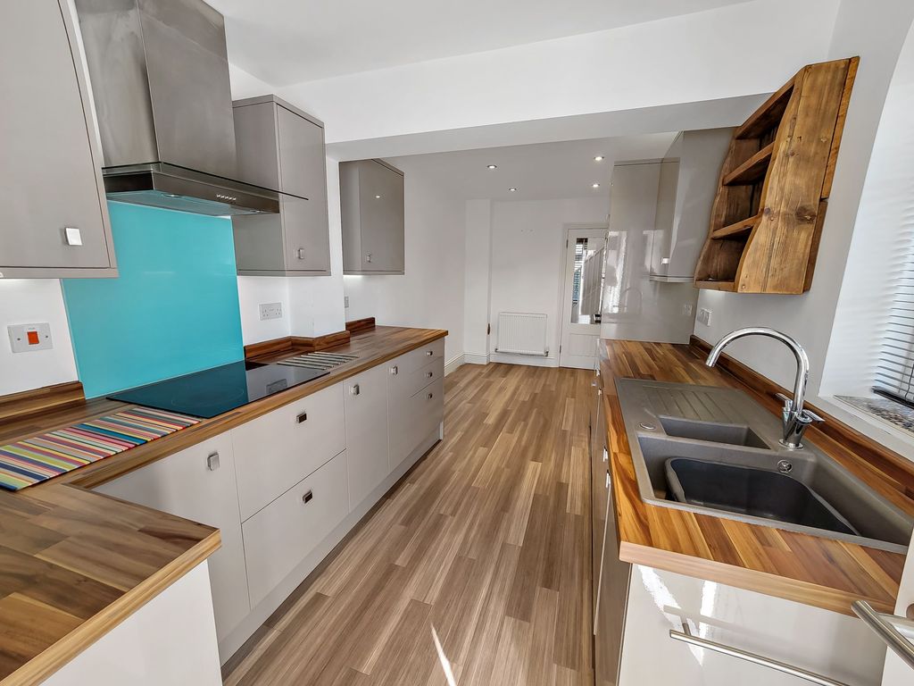 Property photo 3 of 13 Kitchen