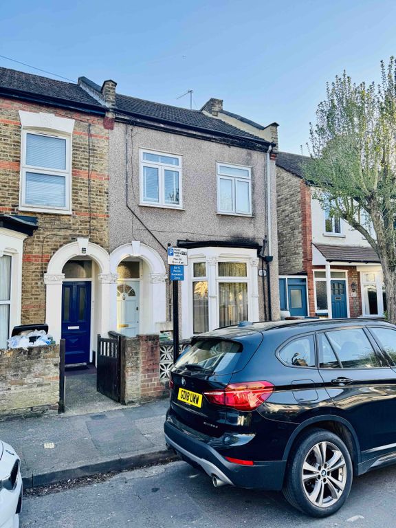 Property photo 1 of 29 Two Bedroom Ground Floor Spacious Flat With Rear Garden