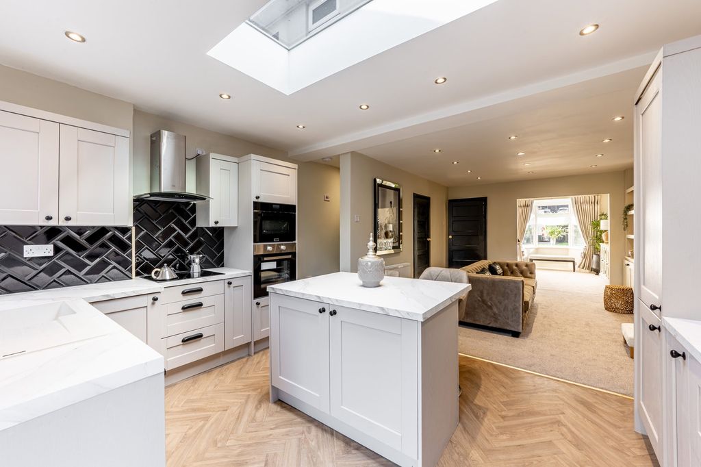 Property photo 1 of 21