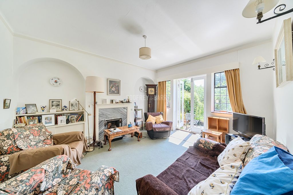 Property photo 2 of 17