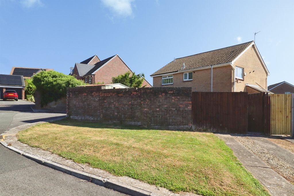Property photo 3 of 12