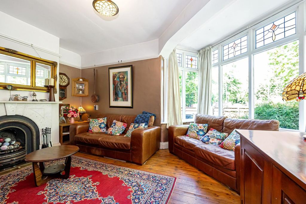 Property photo 2 of 33