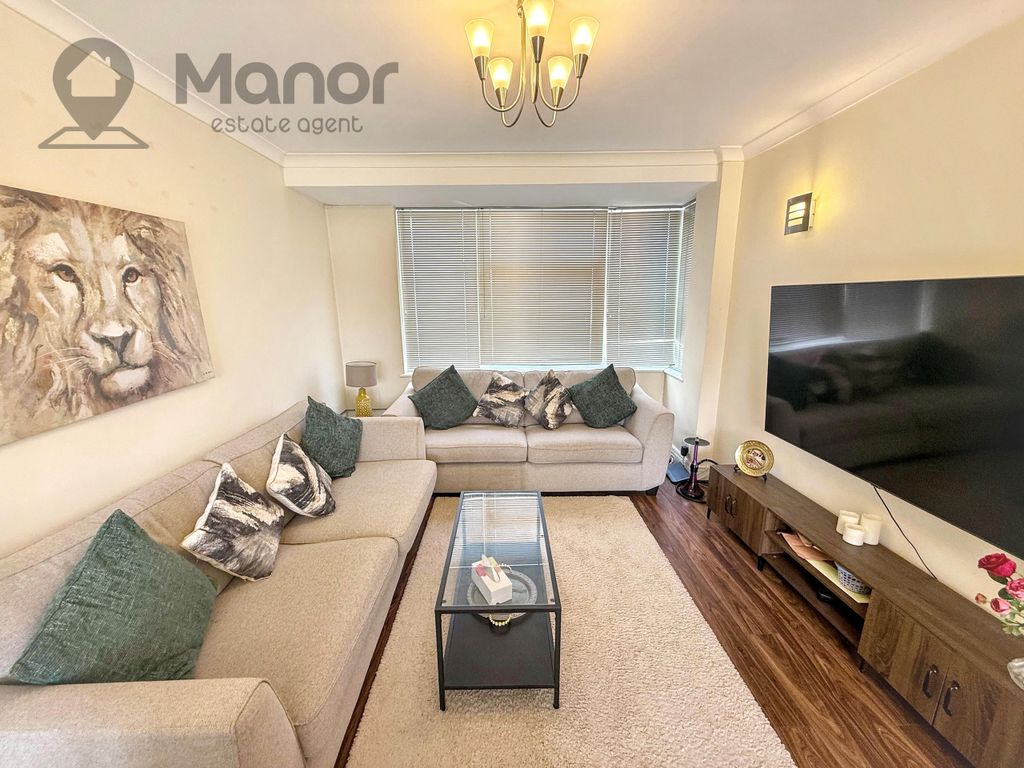 Property photo 2 of 11 Lounge