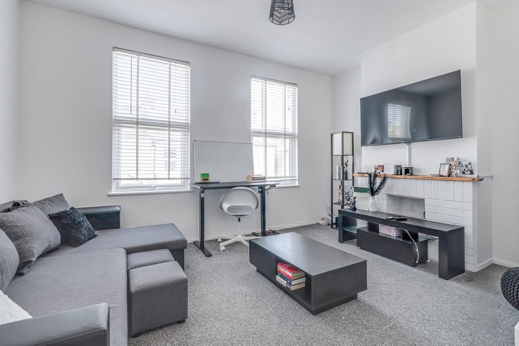 Property photo 2 of 7