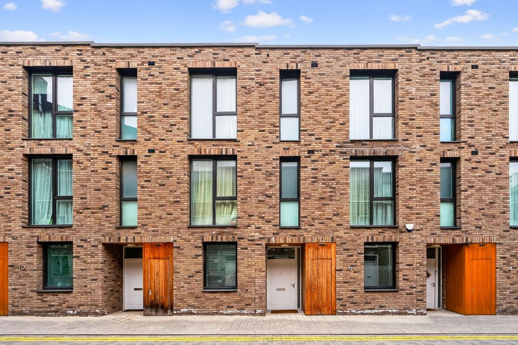 Property photo 1 of 27 Front View