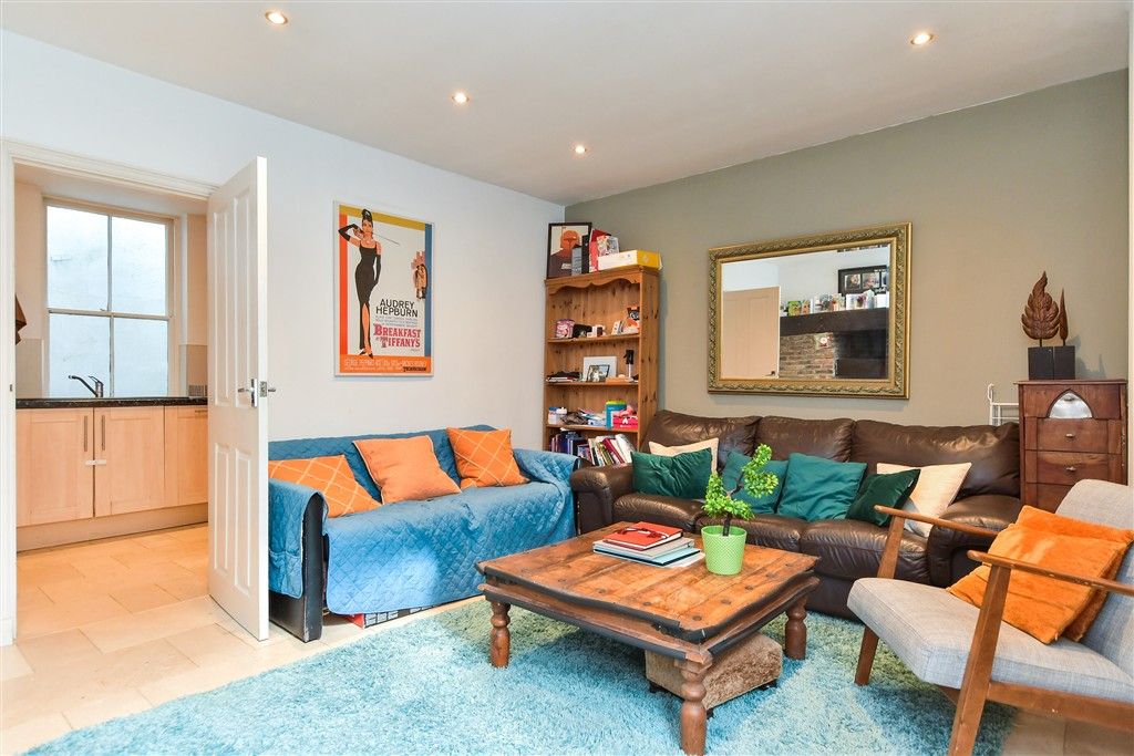 Property photo 2 of 9 Lounge