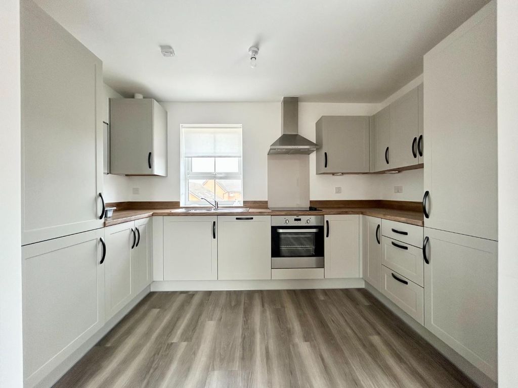 Property photo 2 of 9 Kitchen.Jpeg