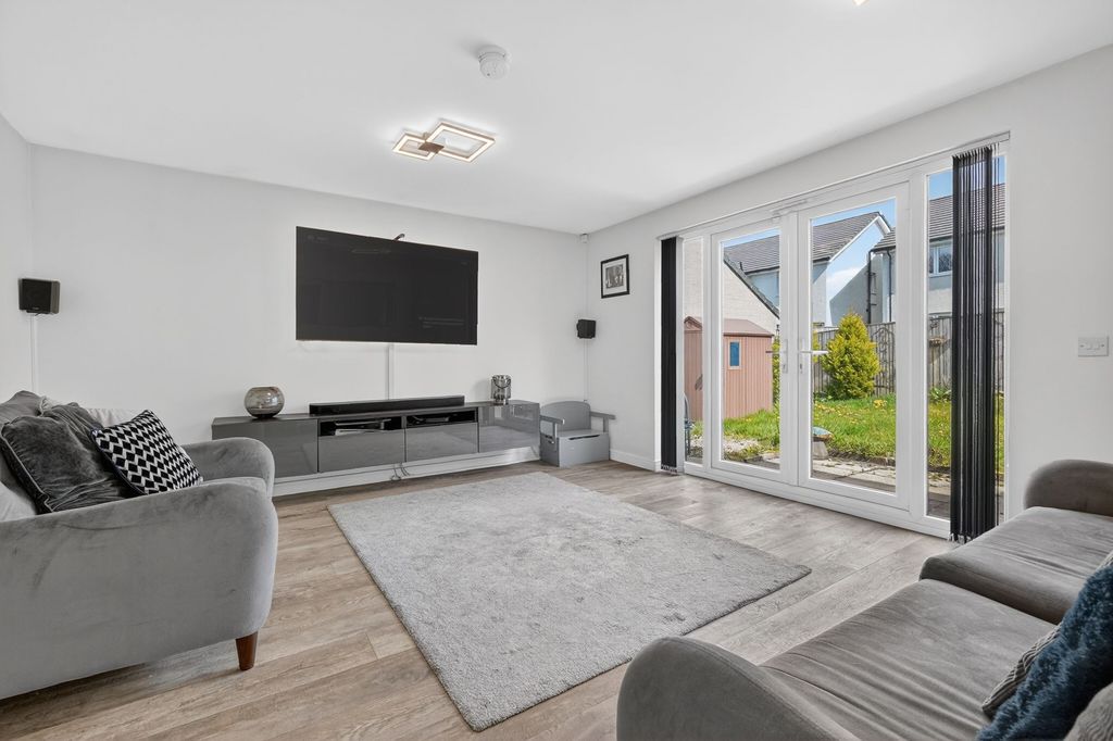 Property photo 2 of 24