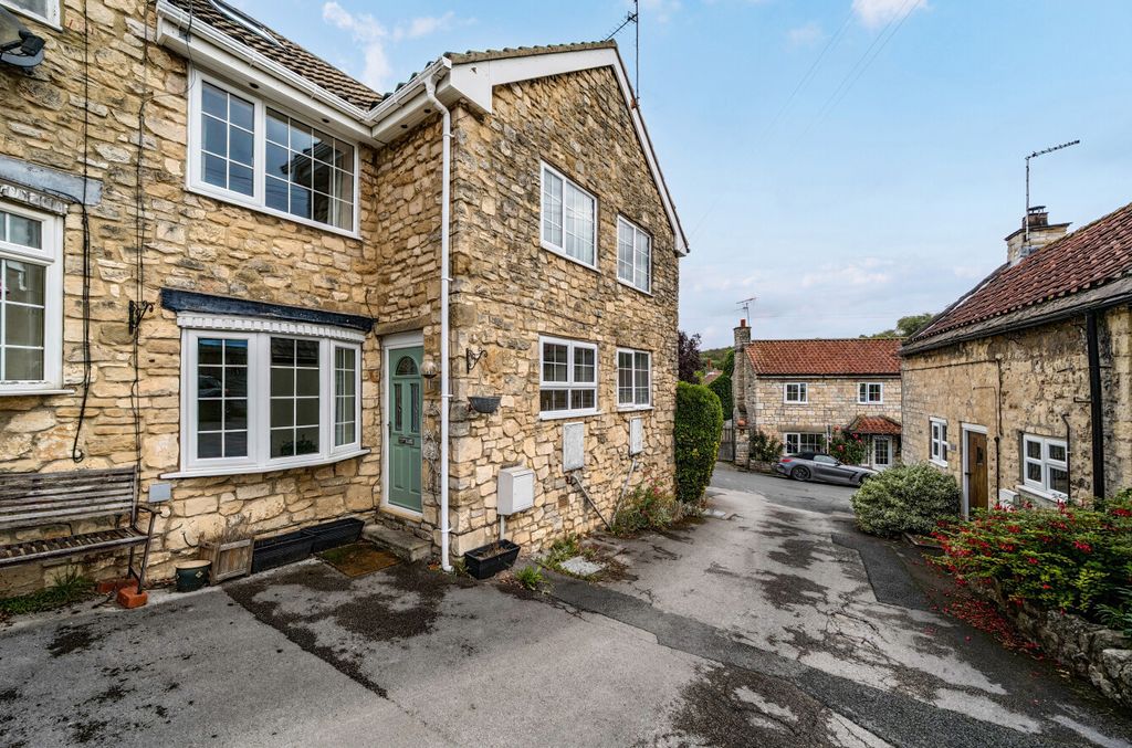Property photo 1 of 13 1516425-1-6A9A9Eb...