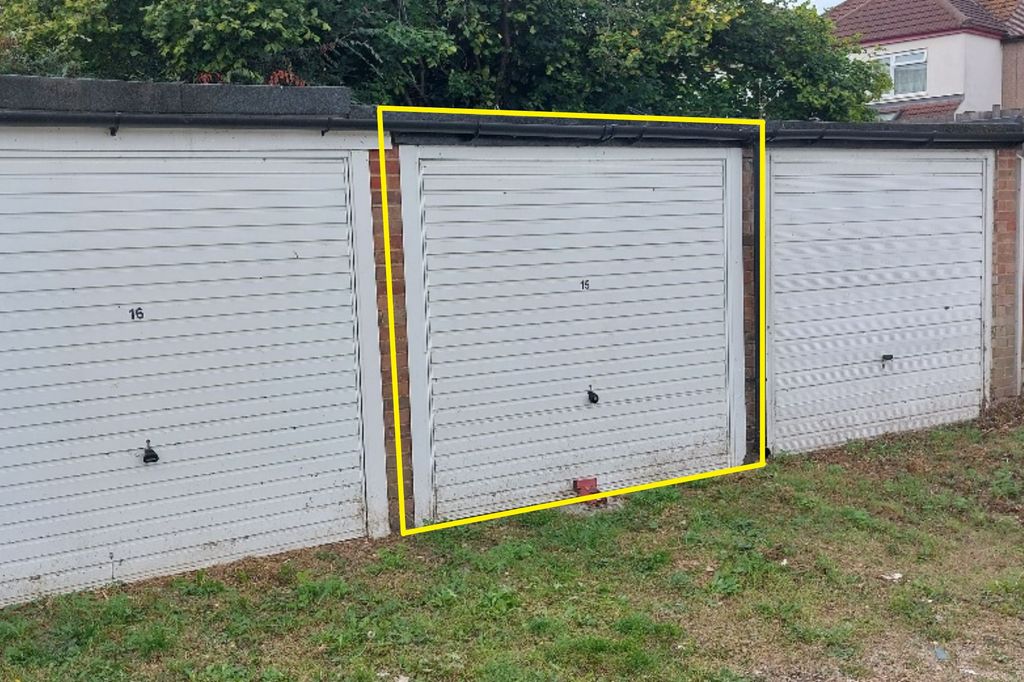 Property photo 3 of 3 Garage 15, Hawkridge Close, Romford Rm6 4Nr