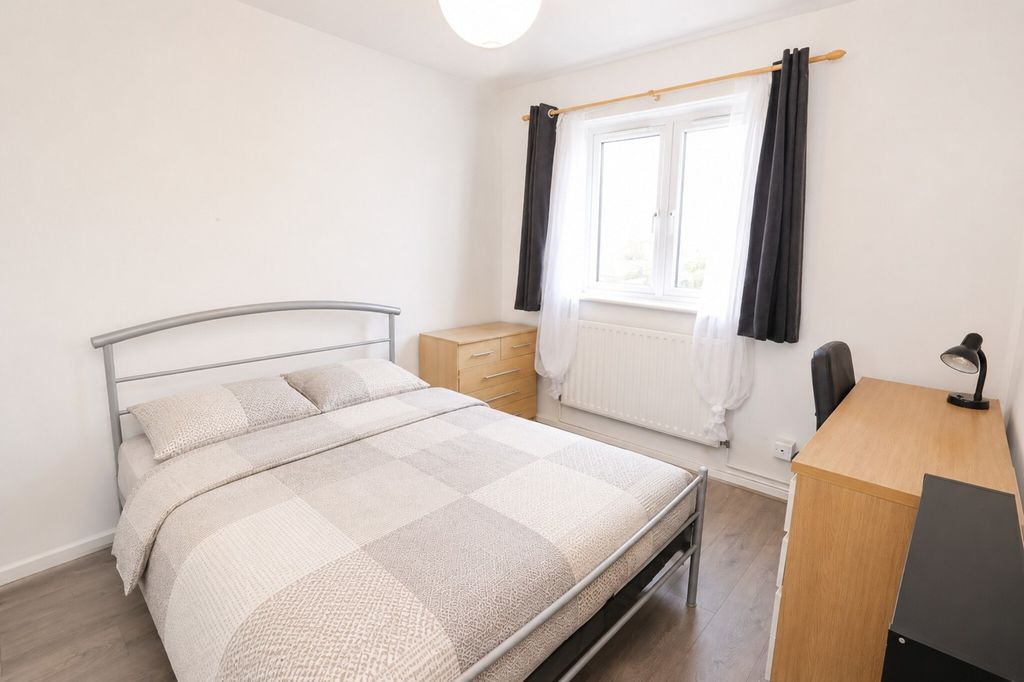 Property photo 1 of 12 Bedroom