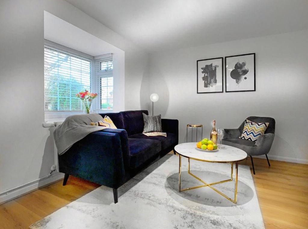 Property photo 1 of 14 Living Room