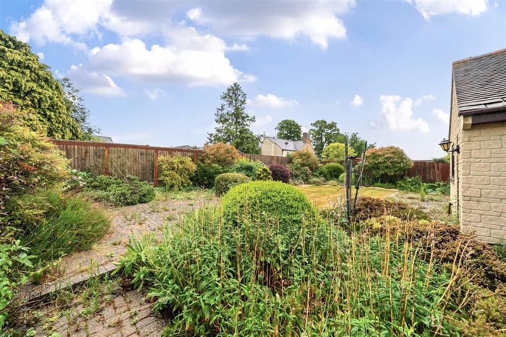 Property photo 3 of 19 Garden