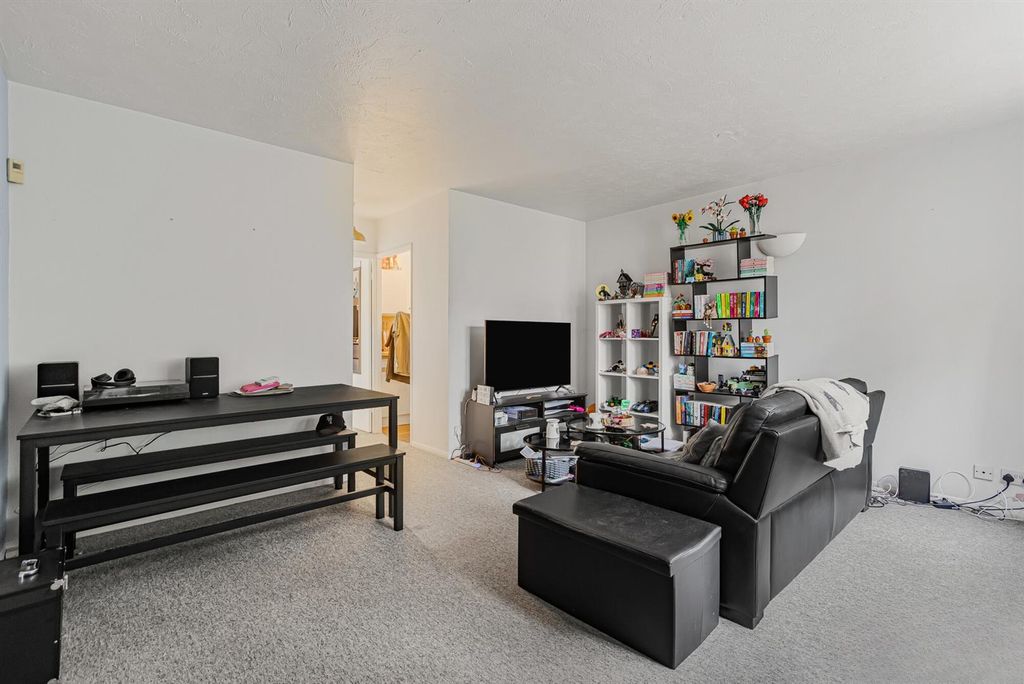 Property photo 3 of 10 12_71774.Jpg