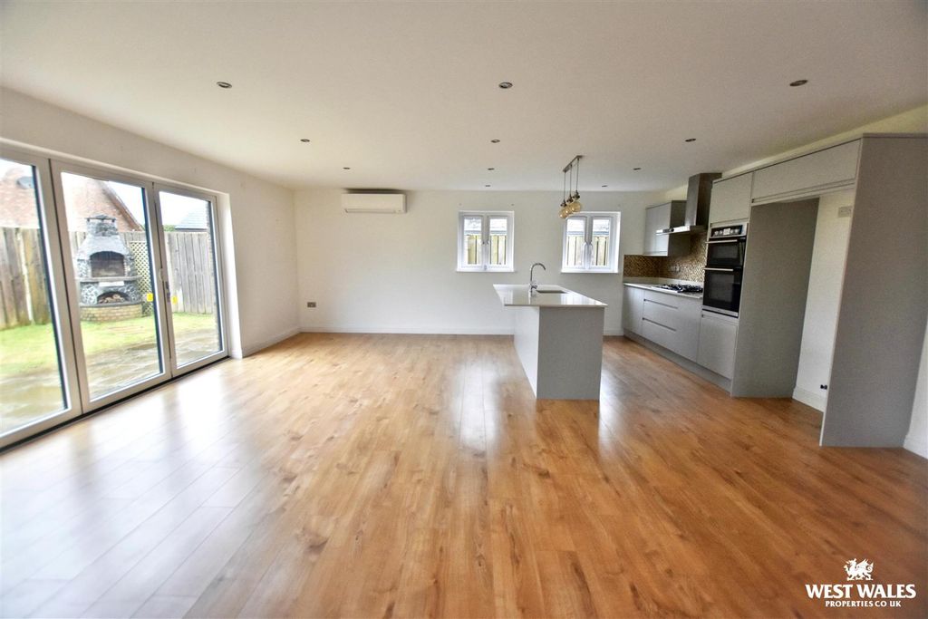 Property photo 2 of 24 19 (15).Jpg