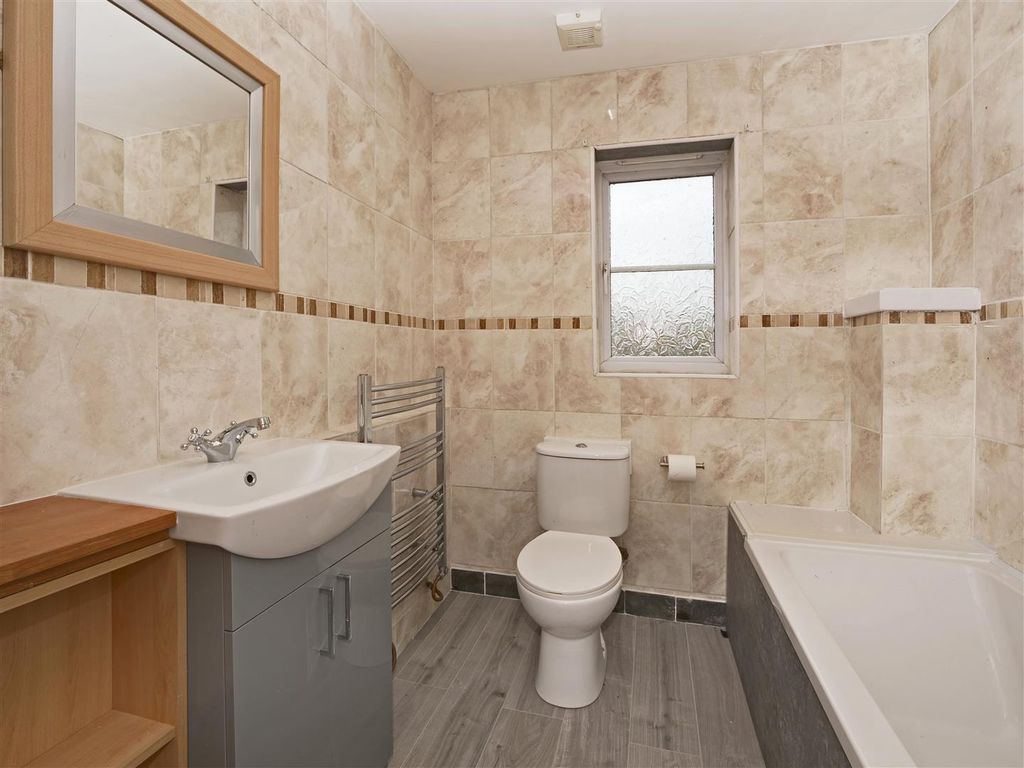 Property photo 1 of 11 Bathroom