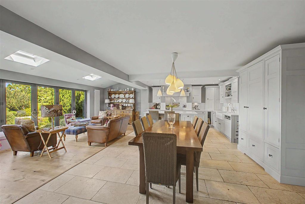 Property photo 3 of 40 Family Kitchen Diner