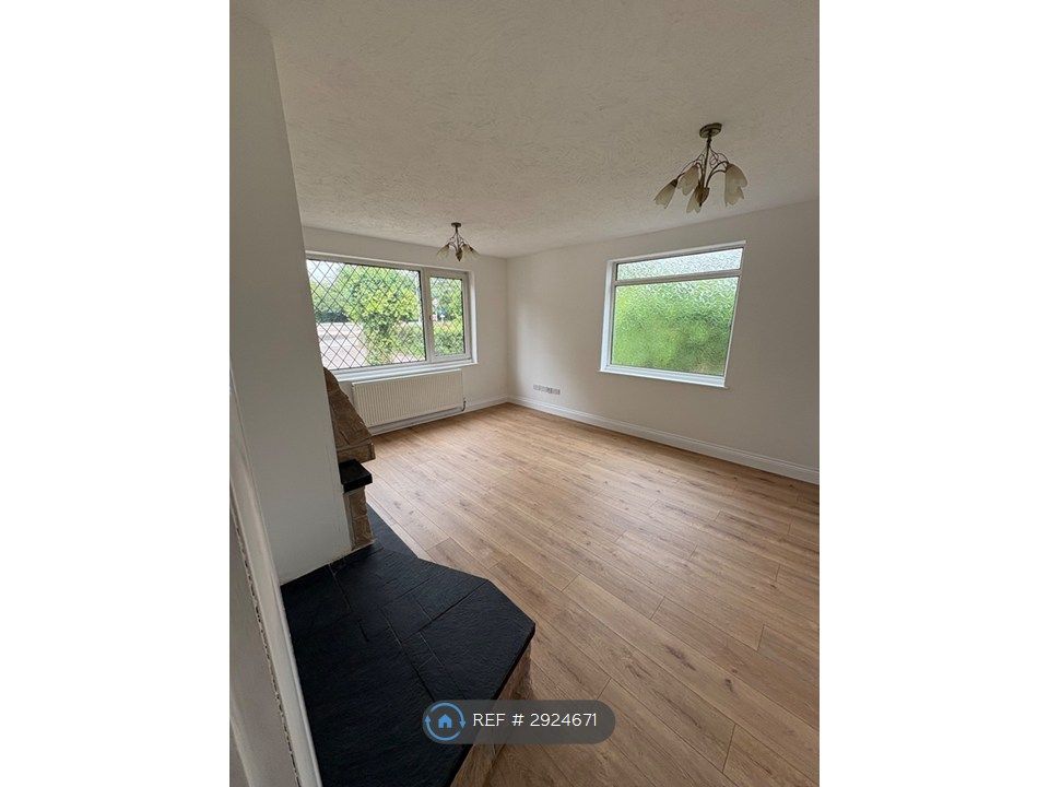 Property photo 2 of 35 Living Room