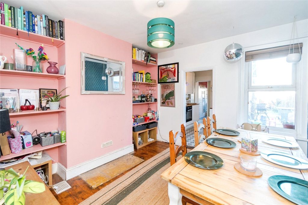 Property photo 3 of 21 Picture No. 12