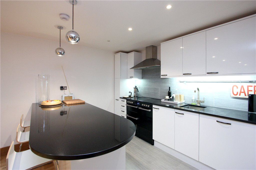 Property photo 3 of 11 Kitchen