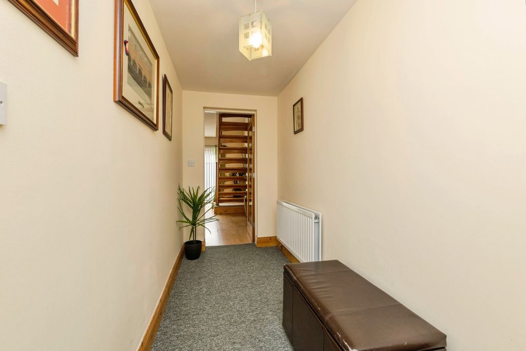 Property photo 2 of 17 Pbox-Img.Jpg