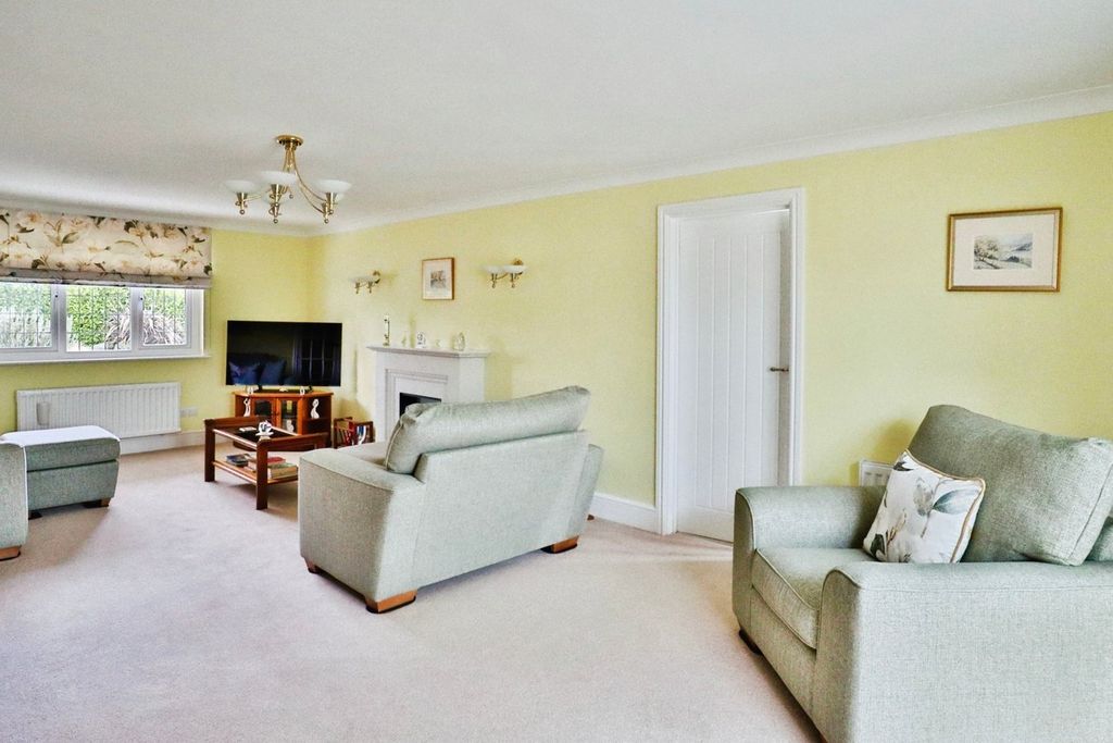 Property photo 3 of 32