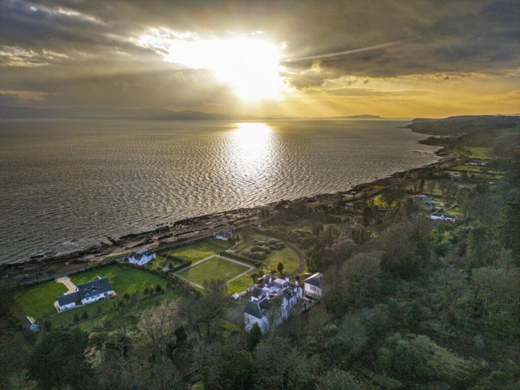 Property photo 2 of 32