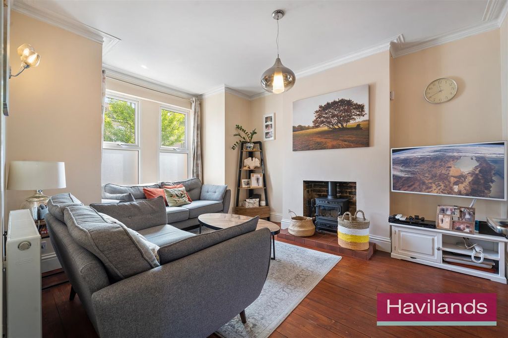 Property photo 3 of 12 Millais Road-6.Jpg