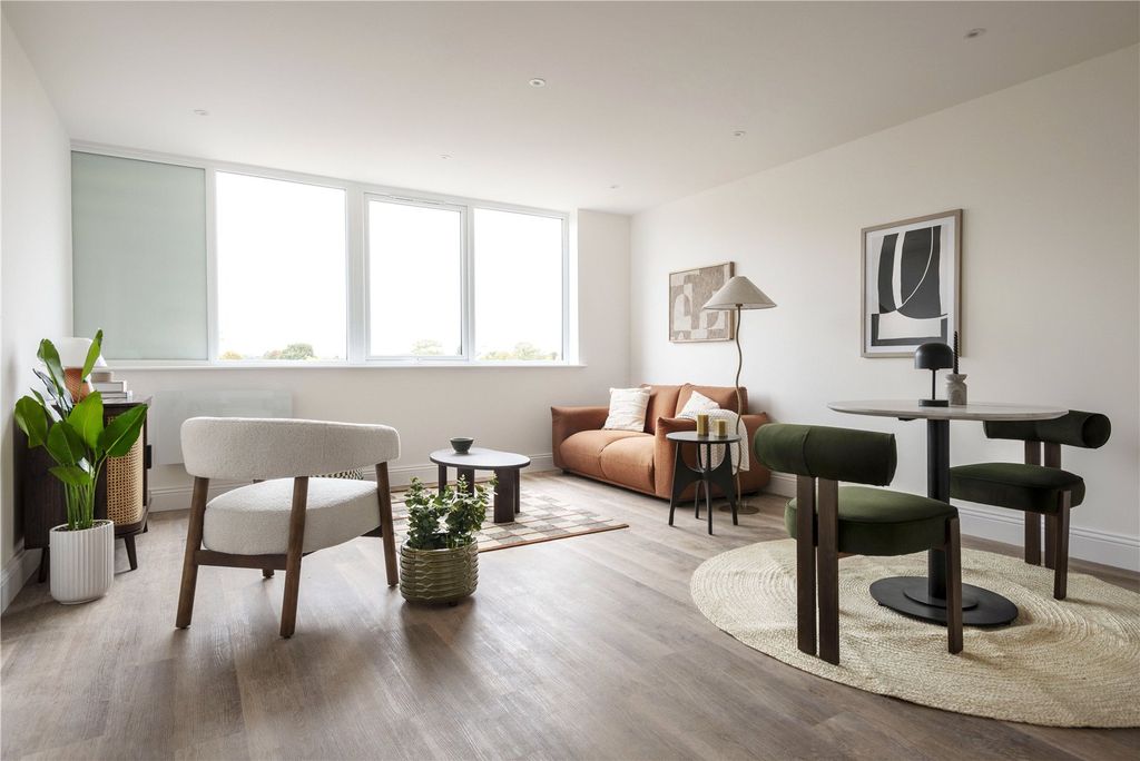 Property photo 2 of 14 Lounge