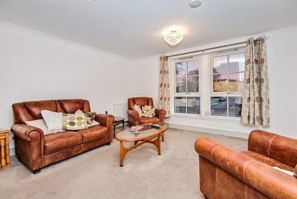 Property photo 2 of 8