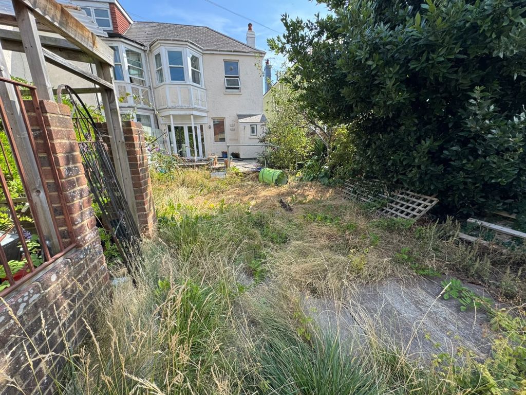 Property photo 2 of 6 55E3F769-590d-44F1-A839-Ecb5Acd8F60F
