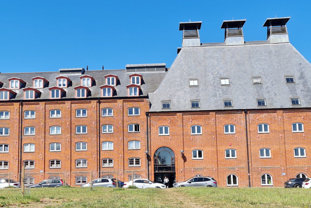 Property photo 1 of 6 Photo 0