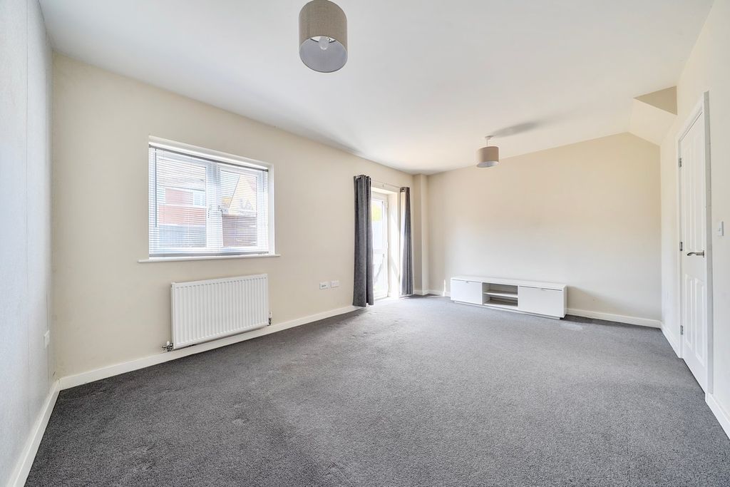 Property photo 3 of 23