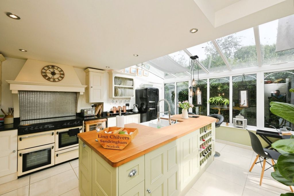 Property photo 2 of 18