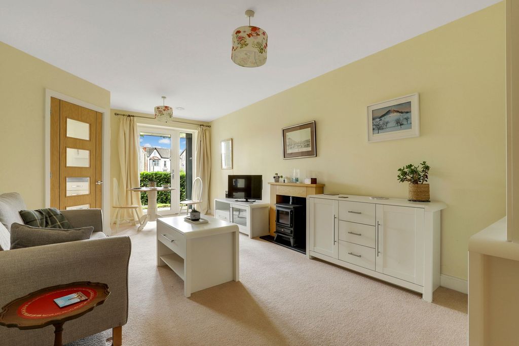 Property photo 2 of 11