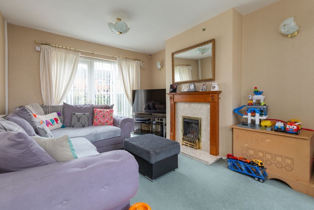 Property photo 2 of 15 4 Silsden Avenue-10