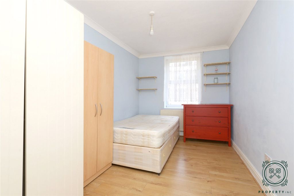 Property photo 2 of 5 Bedroom