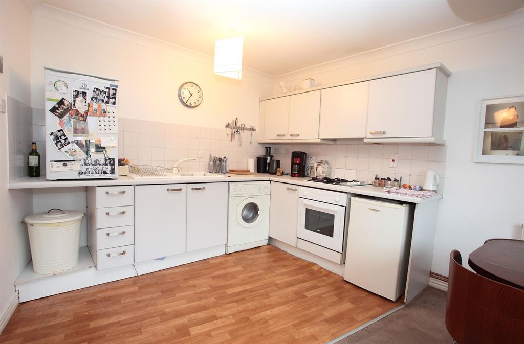 Property photo 3 of 9 Kitchen