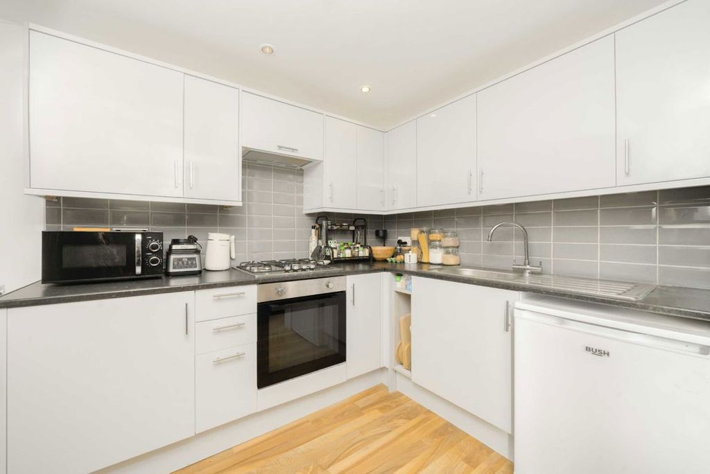 Property photo 3 of 5