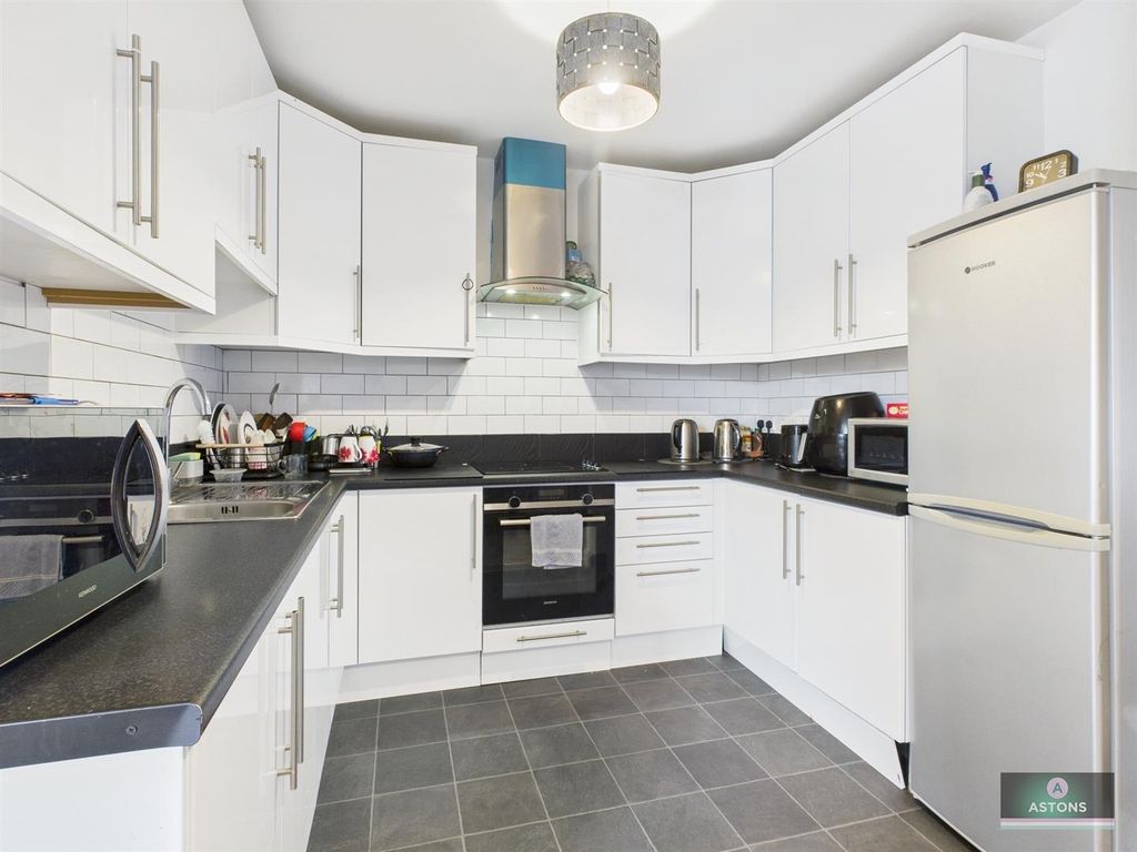 Property photo 3 of 13 Cam02202G0-Pr0506-Still007.Jpg
