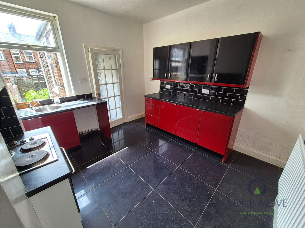 Property photo 3 of 6 Kitchen